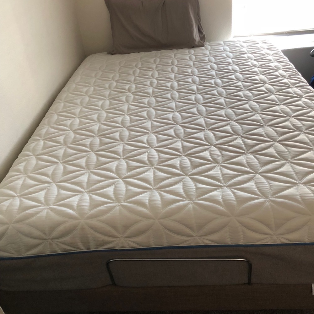 TEMPURpedic- TEMPUR- Cloud®️ Luxe Breeze (Queen)